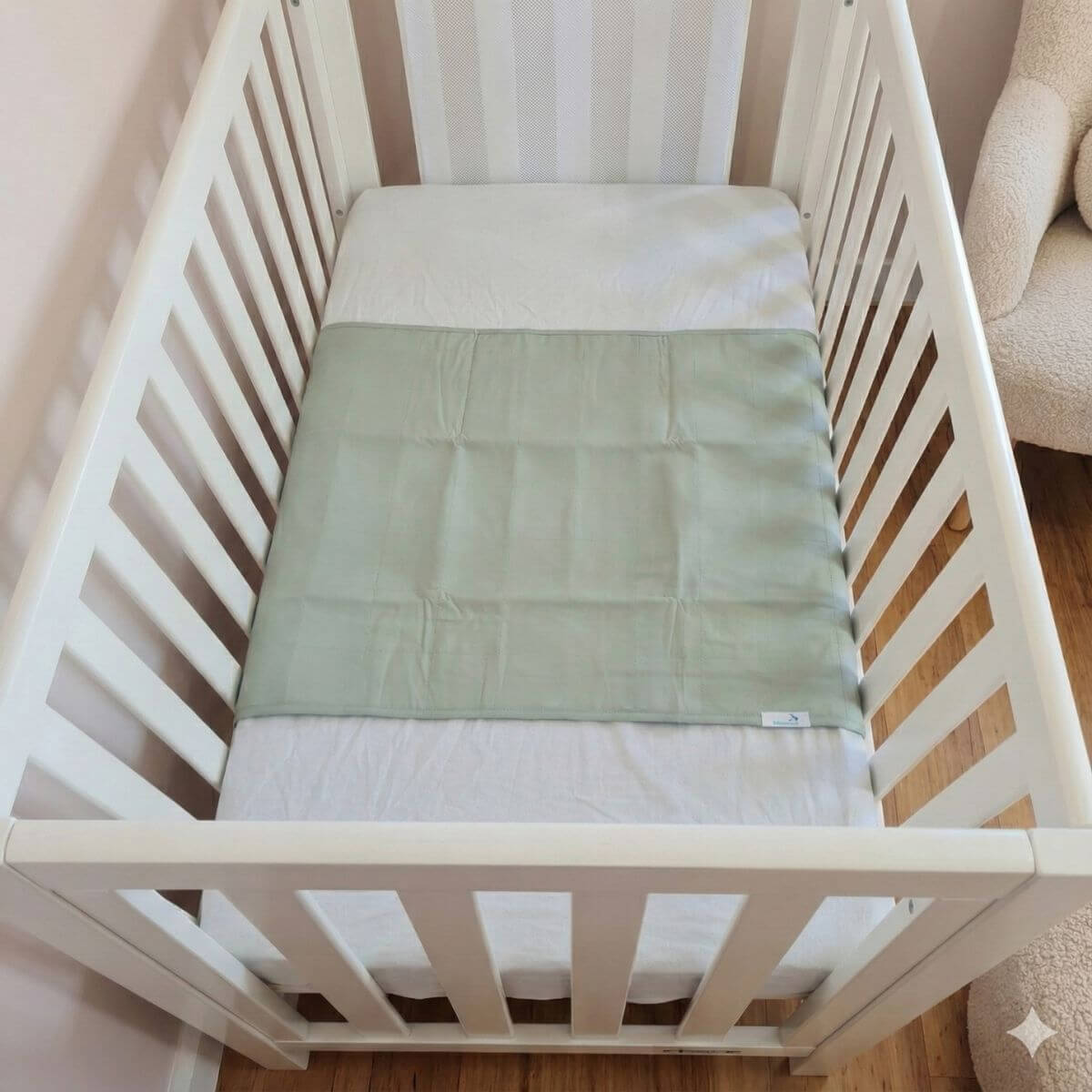 מגן מזרן סופג עם כנפיים ניו בורן, ירוק זית