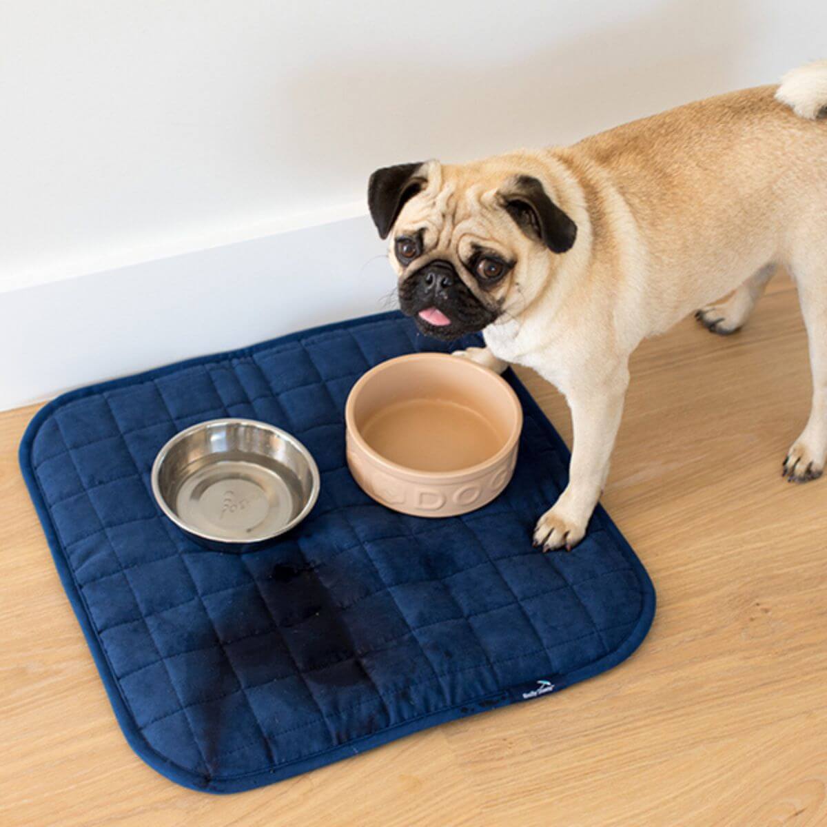 מגן מושב מבית ברולי בצבע כחול נייבי