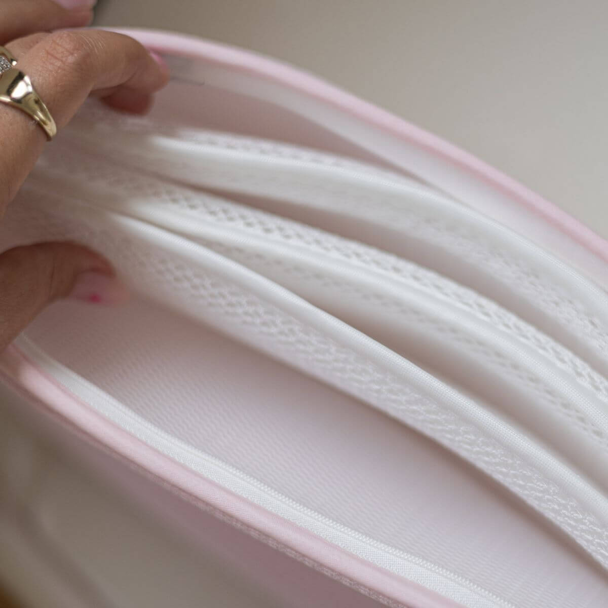 מילוי כרית בייבי - שכבות רשת דקות ואווריריות