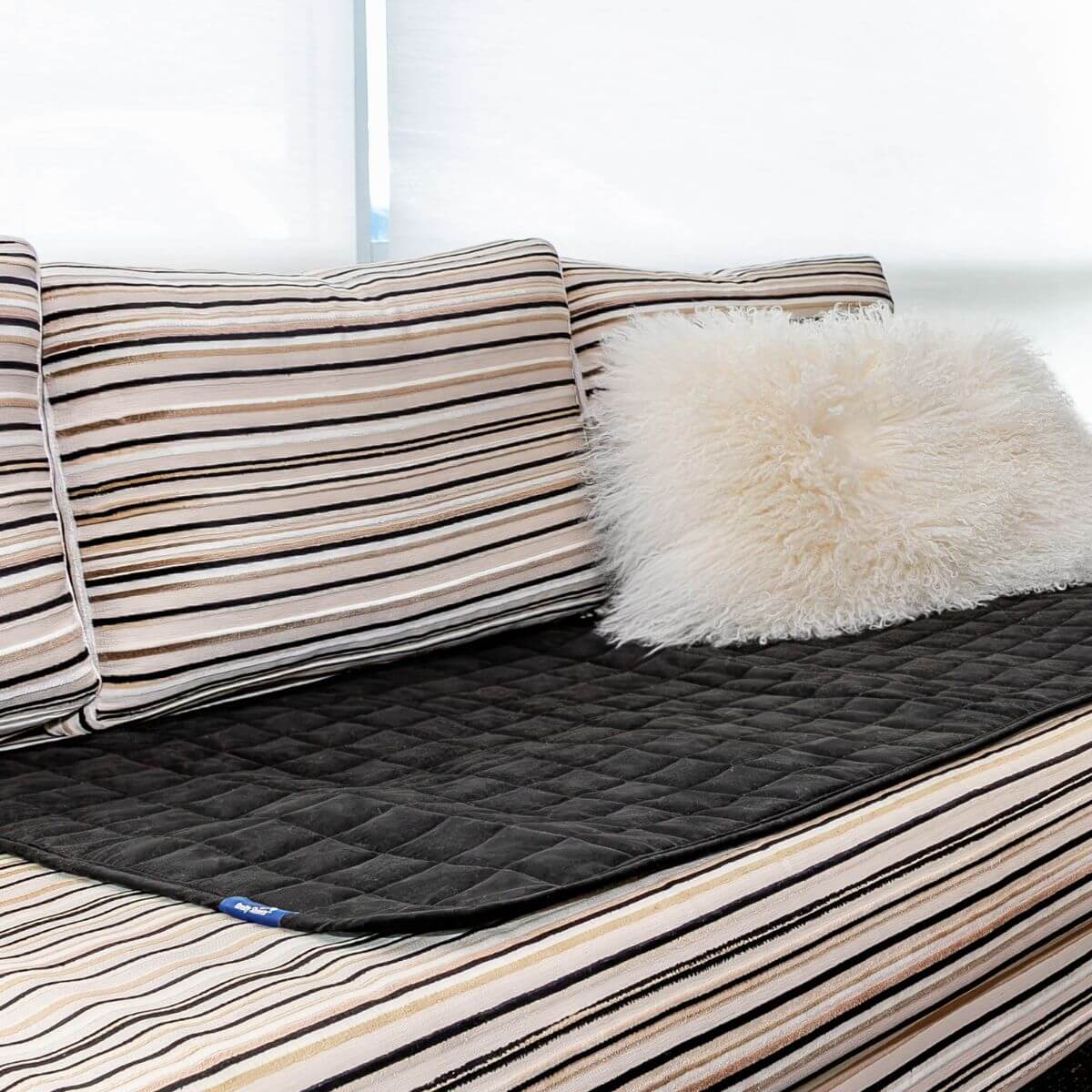 מגן מושב גדול מבית ברולי בצבע שחור