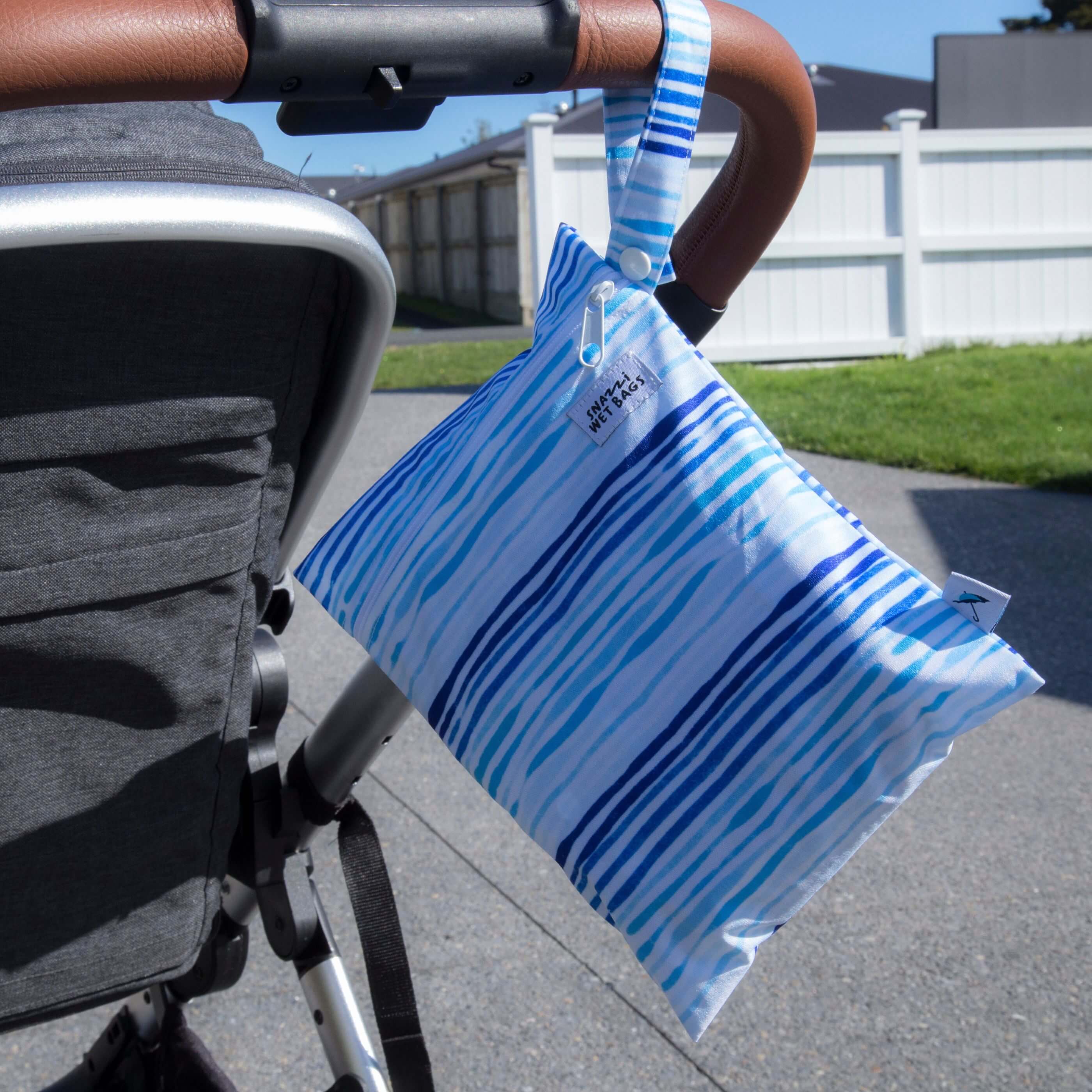 SNAZZIBAG - תיק לבגדים רטובים, 2 תאים - דגם אושיין, תלוי על עגלה