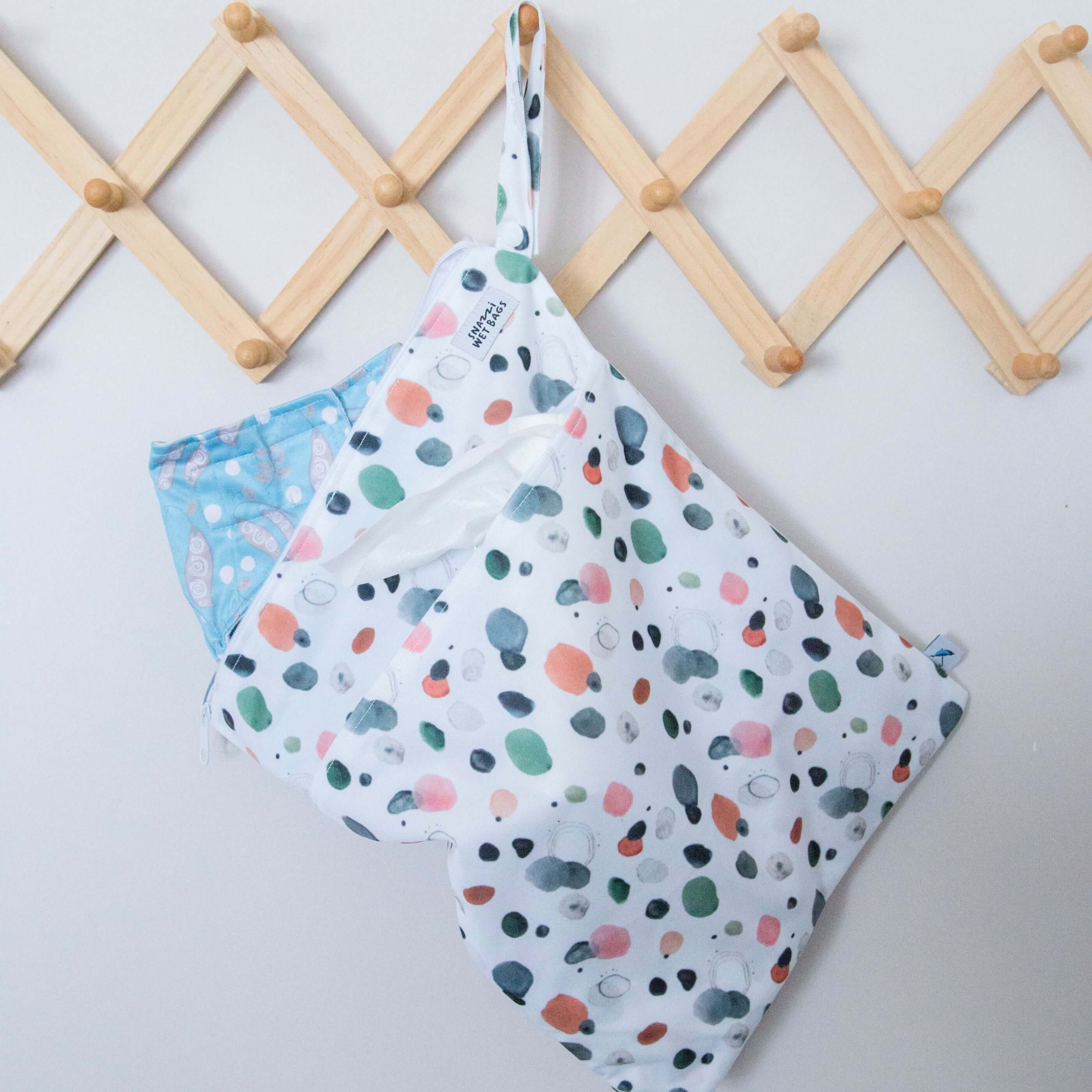SNAZZIBAG - תיק לבגדים רטובים, 2 תאים - נקודות אקוורל