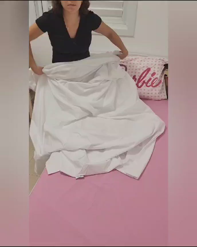 לנה מראה כמה קל להשתמש במגן שמיכת פוך של ברולי